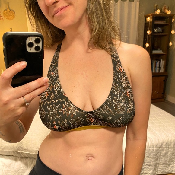 SOLD// Patagonia Swim Top - Picture 4 of 4